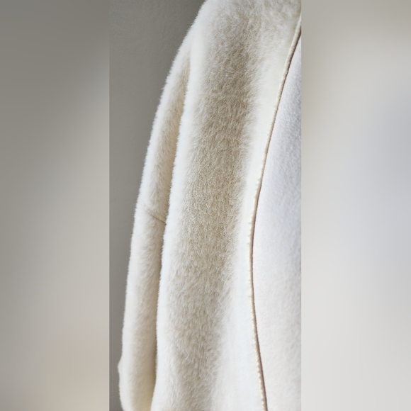 Luxurious Ivory Faux Fur Coat L - XL! - Picture 6 of 13